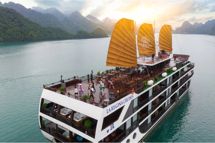 The last day on Halong bay cruise adventure 